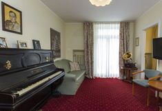 Others 2 Willa Carlton