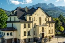 Others Willa Carlton