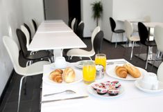 อื่นๆ 2 Hotel Barry