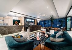 Khác 2 Hotels One