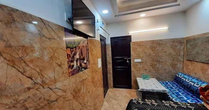 Others Couple Friendly Private Flat in Posh Lajpat Nagar