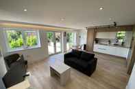 Others Stylish 2 Bed Flat with Parking