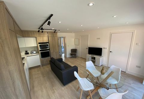 Lainnya Stylish 2 Bed 2 Bath Flat with Garden