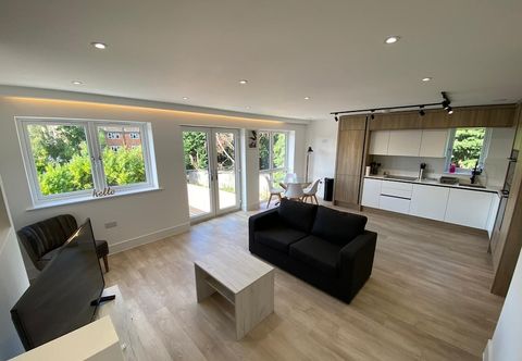 Others Amazing 2 Bed Flat with Parking