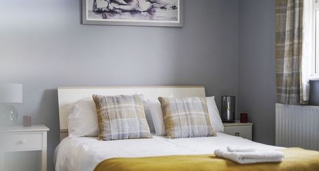 Others 2 House - Sleeps 8 & On-site Parking