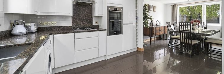 Khác House - Sleeps 8 & On-site Parking