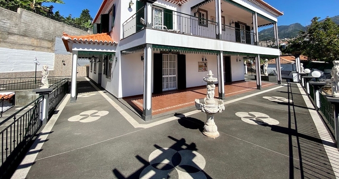 Others Classic Tranquil Madeiran 4-bedroom Villa Funchal