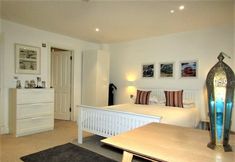 Others 7 Stylish Private Double En-suite - 1