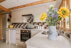 Lain-lain 6 Someplace Else