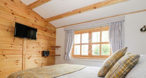 Lain-lain 2 Someplace Else