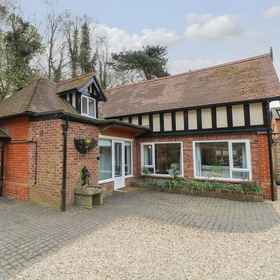 Primary image 1 더 로지, Beeston St Andrew 호텔