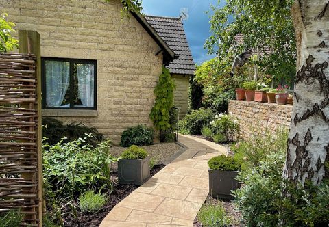 Others 1A Erneston Crescent