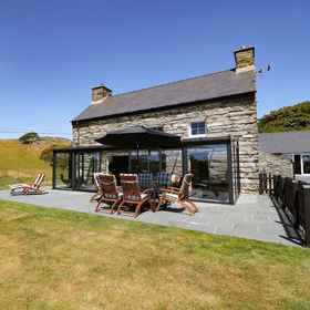 Primary image 1 Garth Morthin The Farmhouse, Llanfair Hotels
