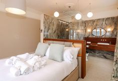 Others 6 The Chestnuts