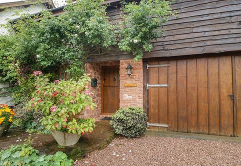 Lain-lain Flora's Barn