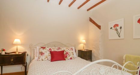 Lain-lain 2 Flora's Barn