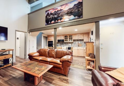 Others Hidden Valley 40 Walk to the Village, Quiet Forest Setting, Great Complex Amenities by RedAwning