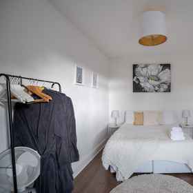 Room1菲尼克斯中央 - 巨型三床公寓,格兰奇敦公寓