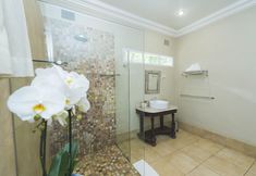 Lainnya 6 Lovely Spacious Room With Breakfast on one of our top Picks in Pretoria