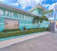 อื่นๆ 4 Tropic Terrace #18 - Beachfront Rental Studio Bedroom Condo by Redawning