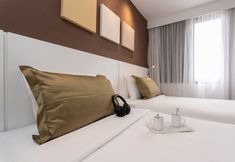 Others 2 Paulista Suites by Charlie