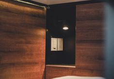 อื่นๆ 4 Spotty Hotels