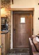 Interior entrance Lavender - Luxurious Barn Conversion