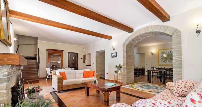 Lainnya Restful Villa in Albanella With Swimming Pool and hot tub