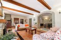Lainnya Restful Villa in Albanella With Swimming Pool and hot tub