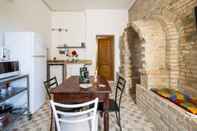 Lain-lain Pretty Apartment in Ascoli Piceno with Hot Tub