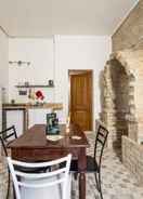 Private kitchen Pretty Apartment in Ascoli Piceno with Hot Tub