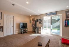 其他 3 Northern Daylights 1 Bedroom Home by RedAwning