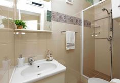 Others 6 Sunshine Apartment Doda
