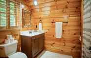 Lainnya 4 Iron Mountain Lodge 3 Bedroom Cabin by Redawning