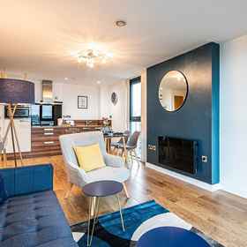 Primary image 1 IQuarter Apartments - Parking, โรงแรม & ที่พัก Millennium Gallery