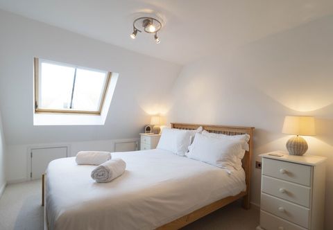 Khác Adelaide Place