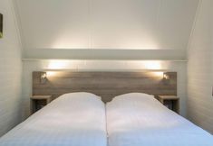 Others 2 Restyled Holiday Home With Dishwasher in the Woods