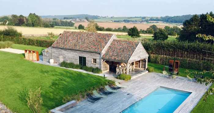 Lainnya Charming Cottage in a Castle-farm in Ohey With Swimming Pond