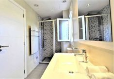 Lain-lain 5 Excellent Seafront Villa in Cala Pi