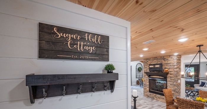 อื่นๆ Sugar Hill Newly Remodeled Includes Fully Supplied Kitchen and Hot Tub by Redawning