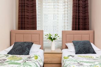 Others 4 Apartments Warsaw Hoza by Renters