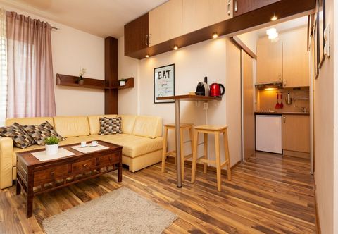 Others Apartments Warsaw Hoza by Renters
