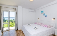 อื่นๆ 4 Apartments Cypress Sea Cove