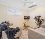 อื่นๆ 7 Newcastle Short Stay Apartments - Adamstown Townhouses