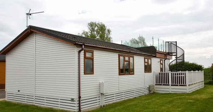 Lainnya Beautiful 2-bed Lodge With hot tub and Saunain Ely