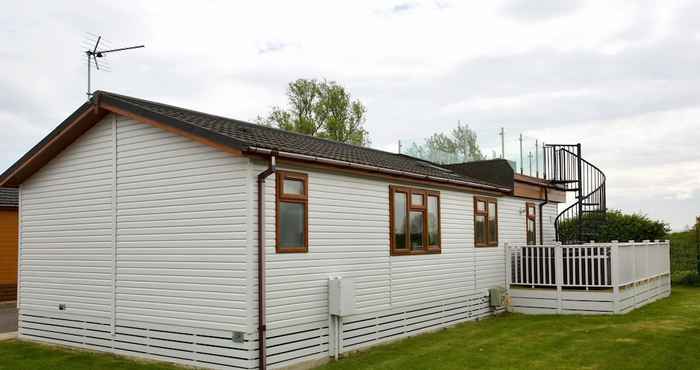 Others Beautiful 2-bed Lodge With hot tub and Saunain Ely