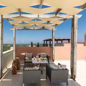 Primary image 1 อพาร์ทเมนต์พร้อมระเบียงวิวทะเล, โรงแรม & ที่พัก อารามอาร์คาดี