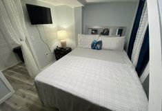 Others 7 Nice 2 bedroom Apt With Patio