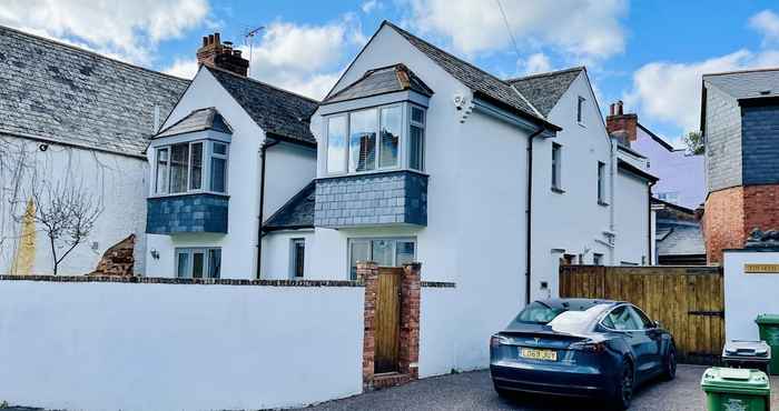 Others Quay House - Waterside Eclectic Style Character Home