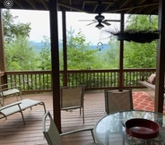 อื่นๆ 7 Bear's Mountaintop Views 3 Bedroom Chalet by Redawning